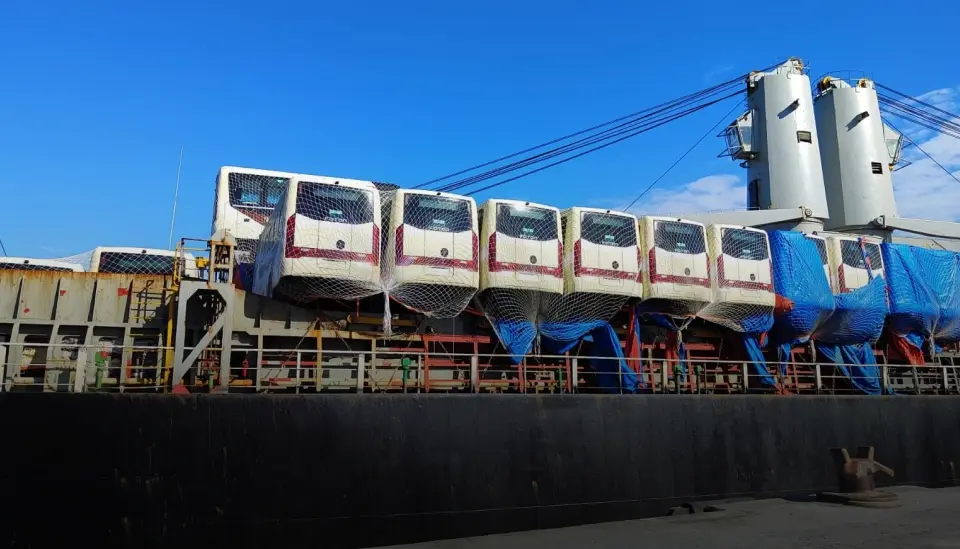 100 public transport buses