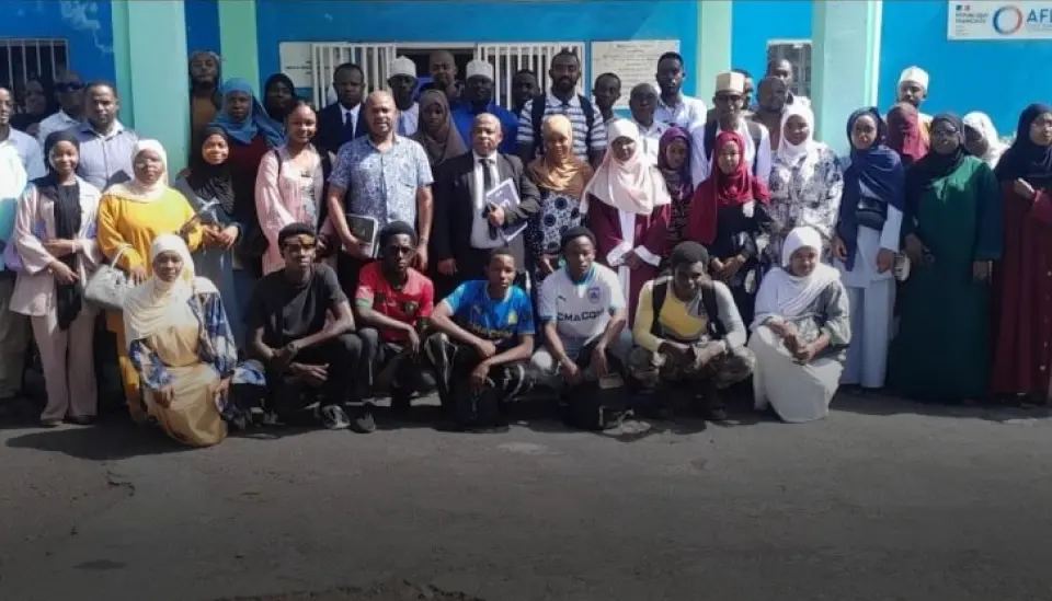 Student job for young Comorians